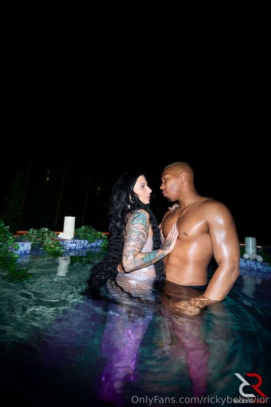 ❌❌ WATERING THE IVY ❌❌ Took a quick dip in the pool with Ivy..