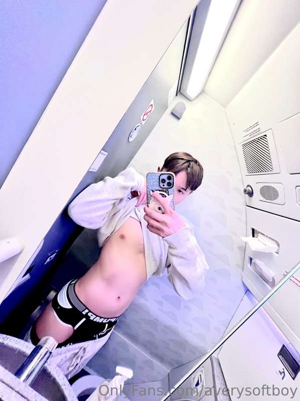 Happy 4/20, join the mile high club with me my 🇨🇦 passport i..