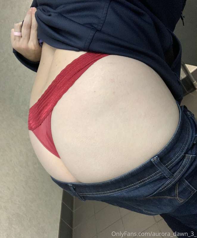Ready to get this butt outta work and on to the weekend.  Ma..