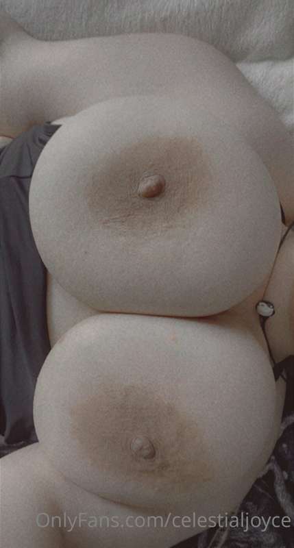 Happy Tiddies Tuesday 🥹😇 Mothers Day is coming ! Don’t forge..