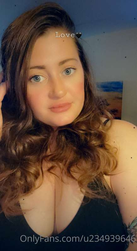 Who wants to see more of me and would you like to see🥰❤️🍑