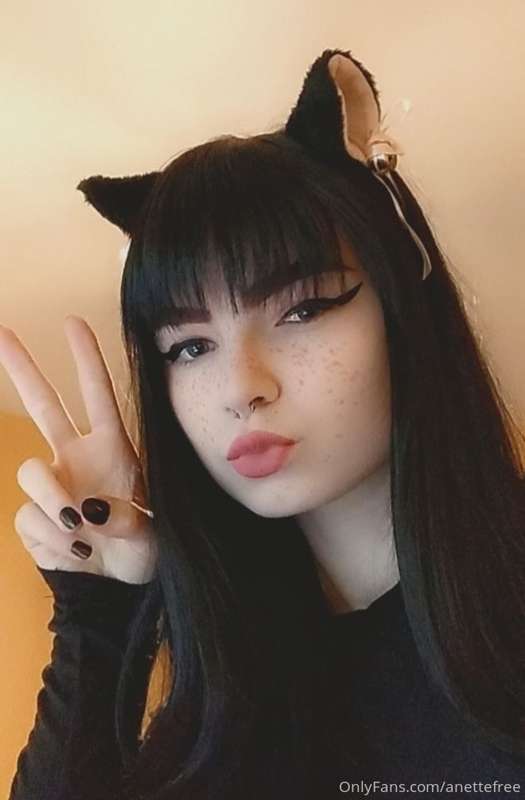 cat earsss 🐱