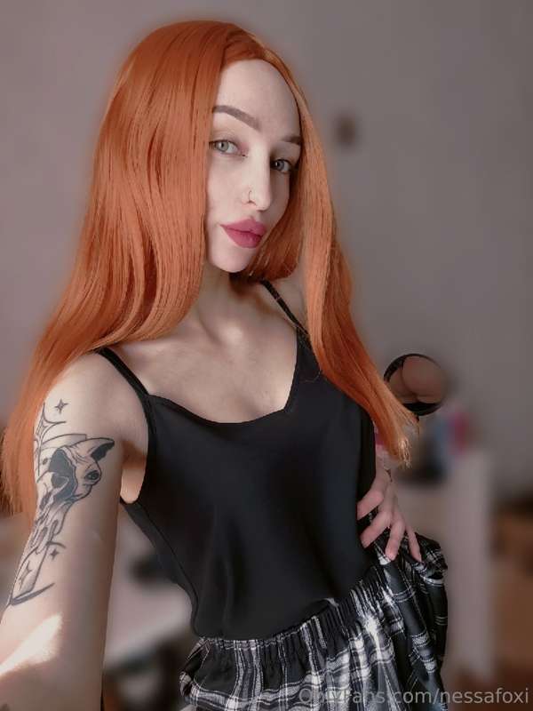 Do you like the reflection in the mirror behind me? 🔥🍑