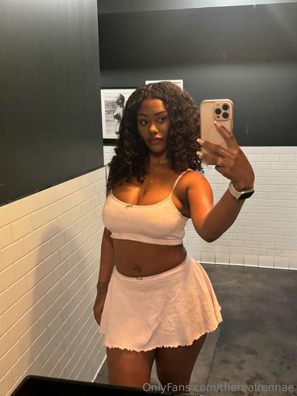 wanna look under my skirt? 💕