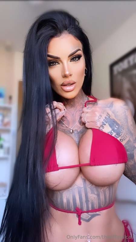Pretty red bikini 😈😈 who would come talk to me if you saw me..