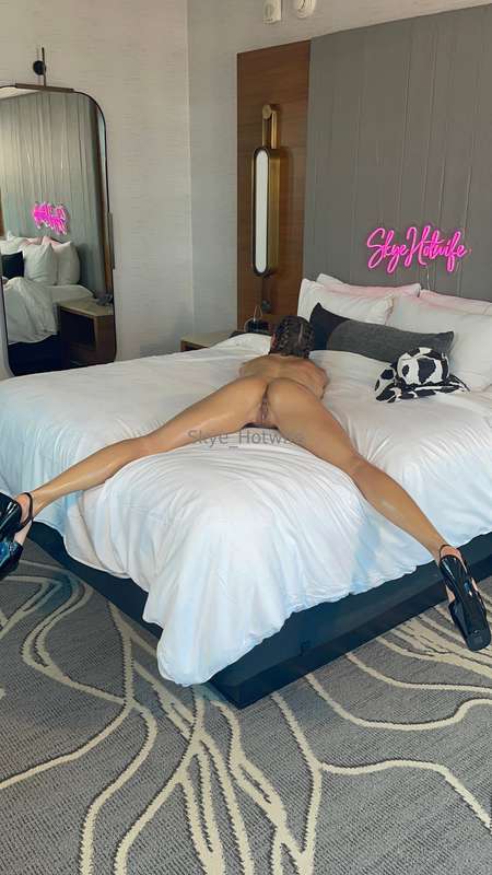 skye_hotwife