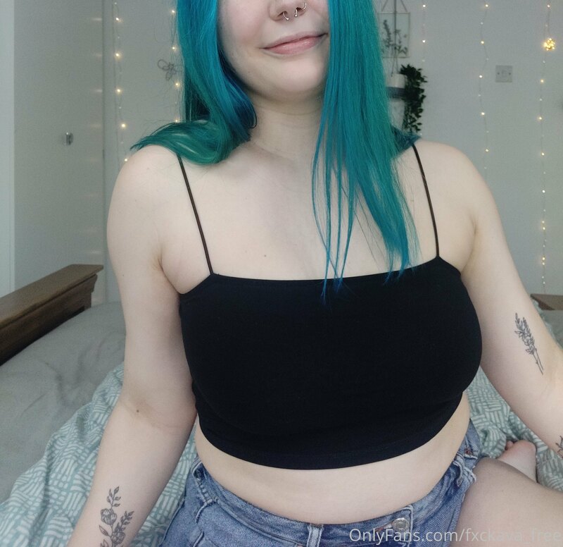 Do u think I'm cute? ? Sub to my paid page & let me know ? @..