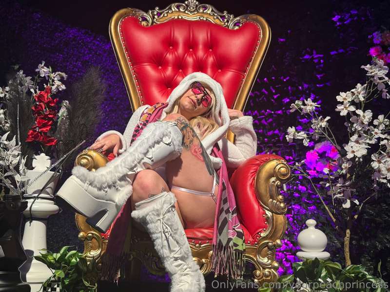 Queen of the rave 👑 