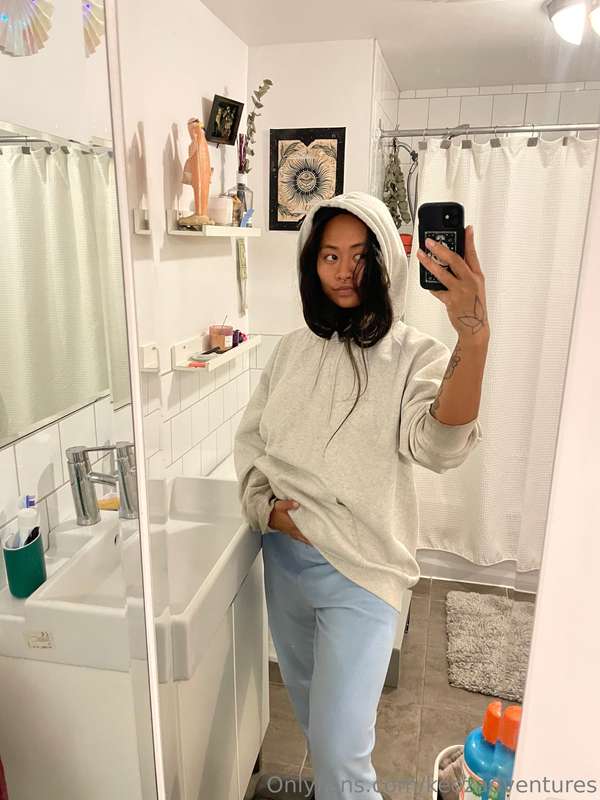 Big Hoodie Seasonnn! 