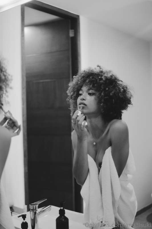 Caught my reflection and couldn’t resist 📸🔥