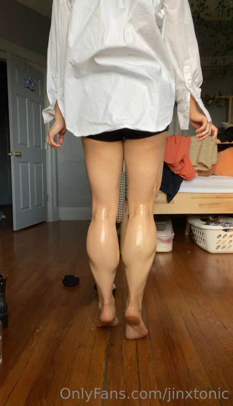 Oiling up my calves + flexing