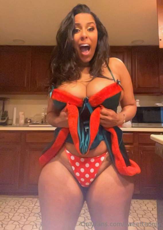 I want to sit on your face and feel your tongue sucking my c..