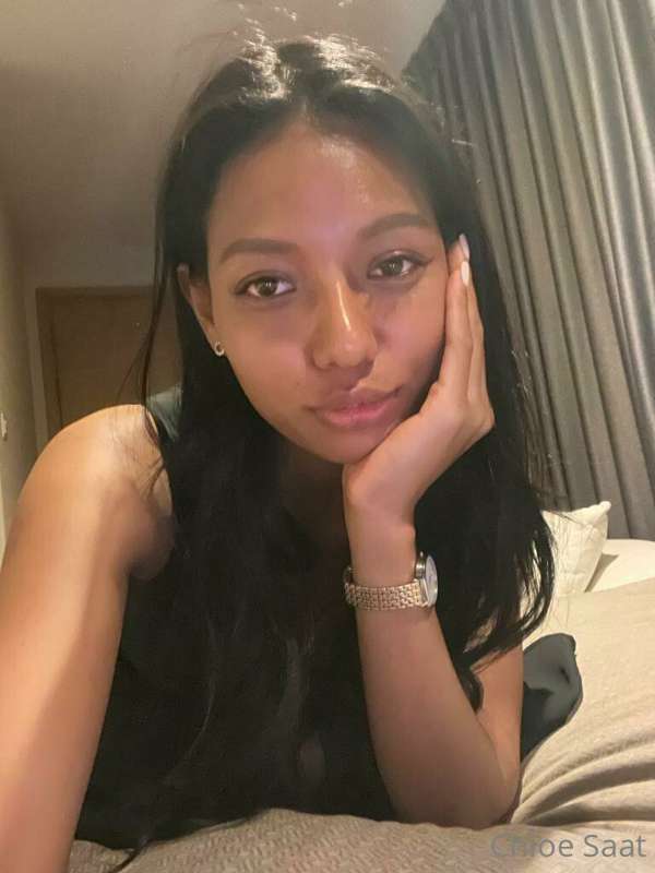 Say "Hey!" if you think I'm pretty with no make-up on 😜🥰