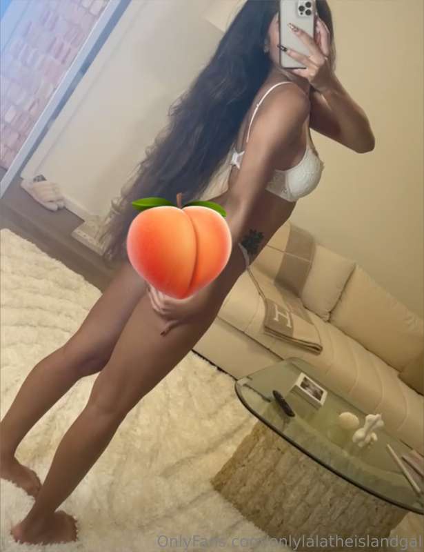 onlylalatheislandgal