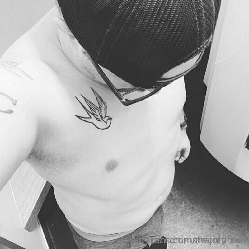 MajorDixen is your new Bisexual Dilf who loves to share. His..