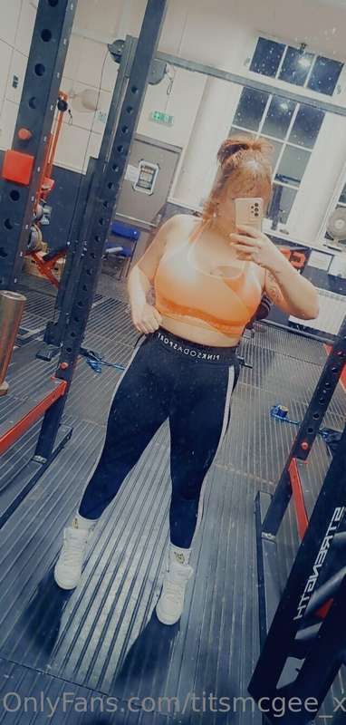 Would love sweaty gym sex