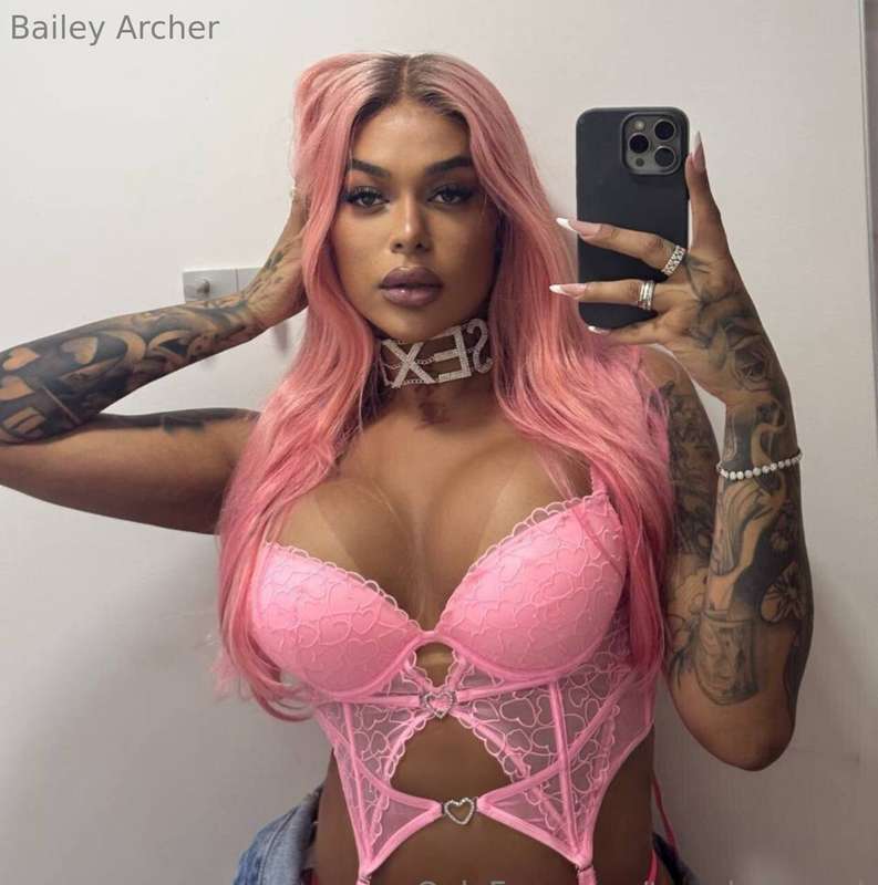 @tscarlaamaral is your new mommy! Total milf vibes! And if y..