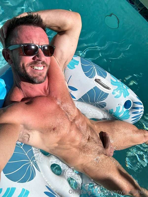 💦 Wet skin. Tight abs. Big cock. You know you want it.… who’..
