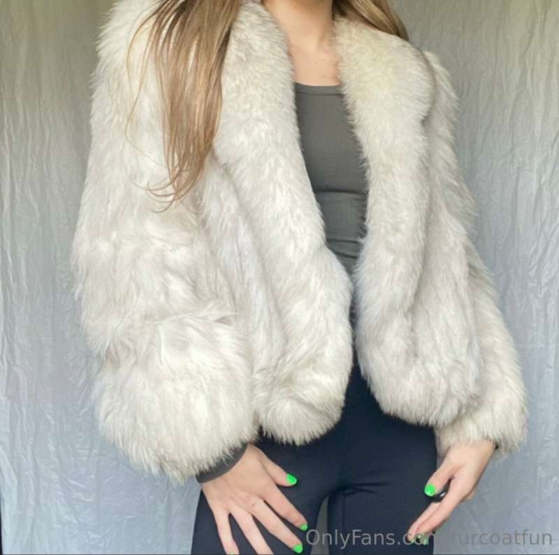 Your fur whore has arrived. Will you let me in, darling? 😘