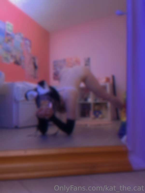 Bet you didn’t know I was this flexible hehe 👀
Gonna upload ..