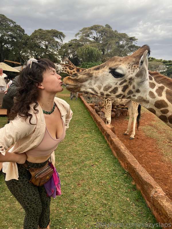 Who else needs some smooches???