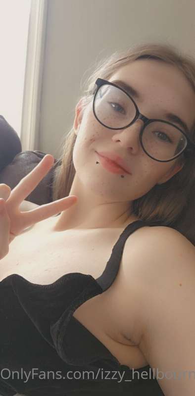 💜📸Pov I'm Your Girlfriend And Like Sending You Pics📸💜