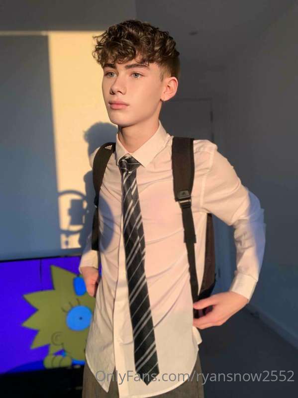 Guys, you need to check out my mate's page! **Elijah is 19, ..