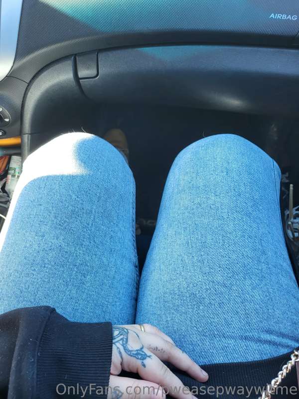 Big thighs in the sun 🥰