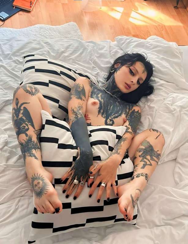 ## THIS CRAZY BITCH LOVES ANAL 🥵 @yo-landi_black Her juicy a..