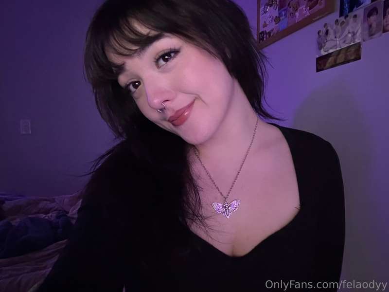 Going out with my roomies tonight! Feeling cute 🥰