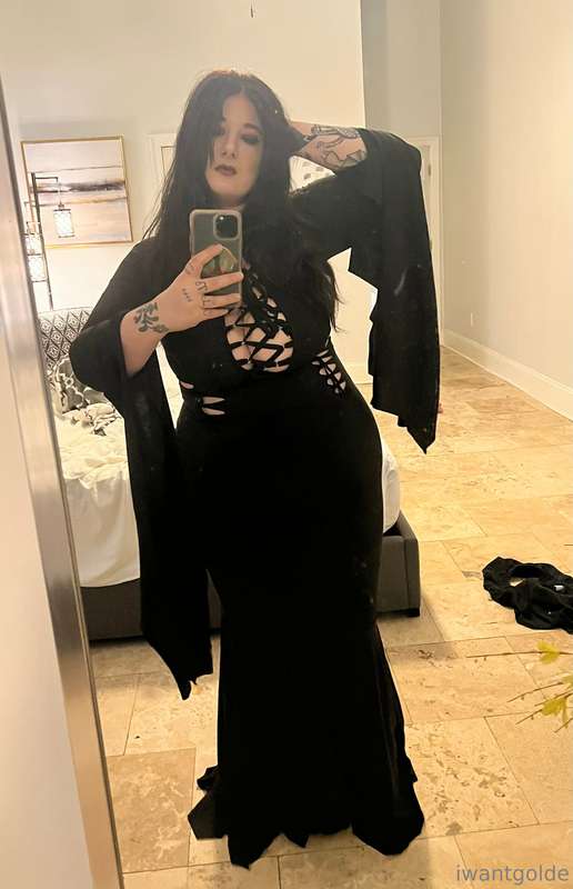 Happy Halloween from your favorite succubus (in her very mes..