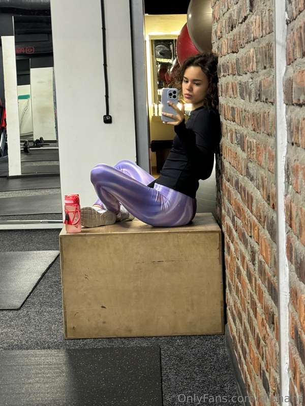 Leggings hugged her ass so tight everyone was staring lol. Y..