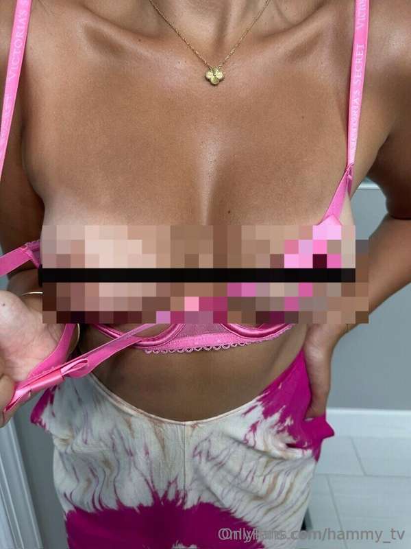 I love when Ryan plays with my nipples before he fucks me🥵