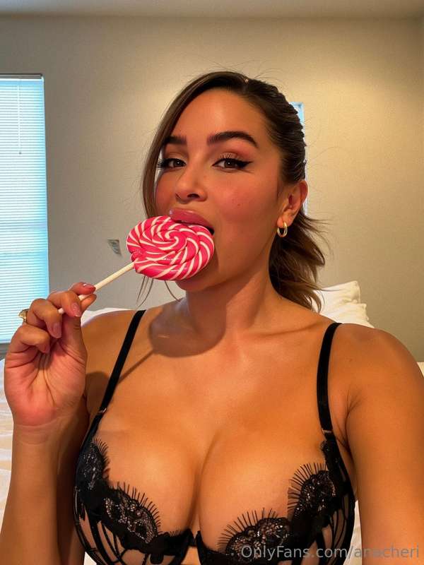 How many licks 'til YOU pop?! 😝