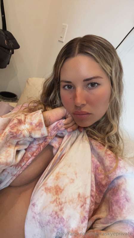 sierraskyeprivate photo