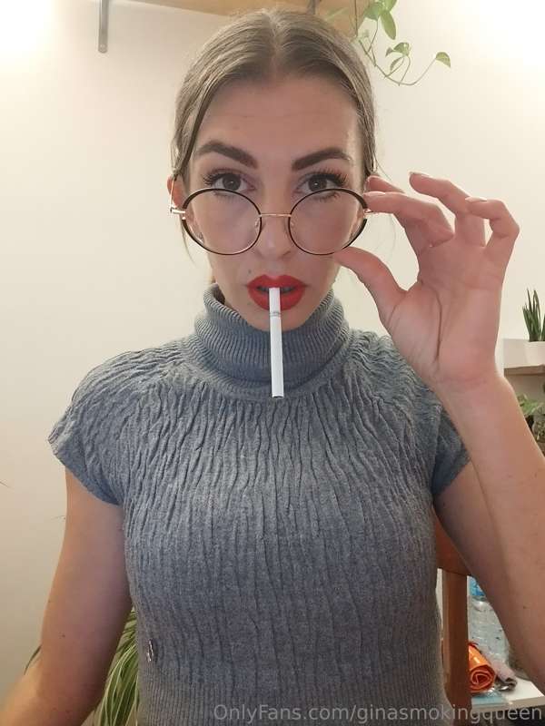 Would you be my student? 🖤💋🚬