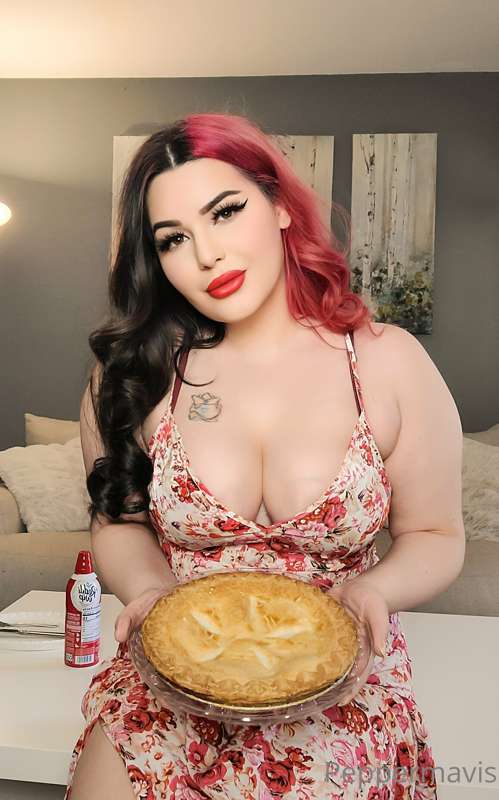 HAPPY NATIONAL APPLE PIE DAY
Wanna see me turn this into a c..