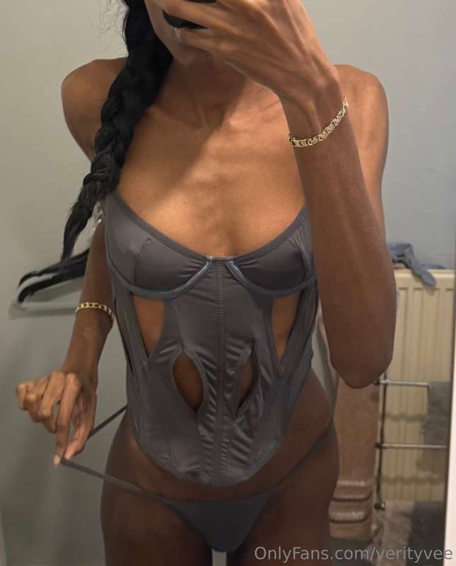 My outfit for the day😍🩶🌸🥰