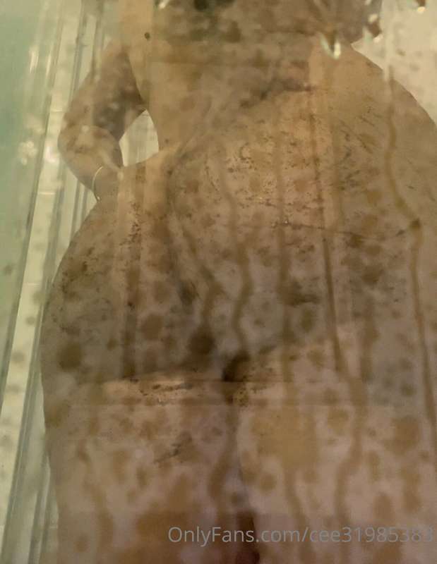 Who wants a shower vid of me using my new coffee scrub rubbi..