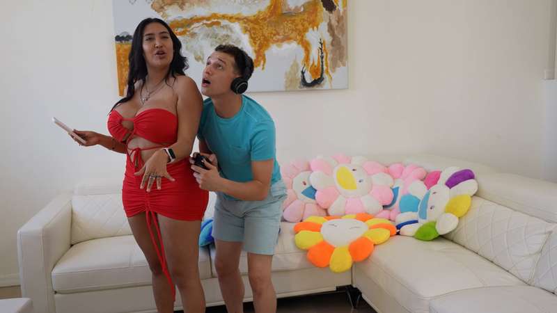 🔥🔥 I have this horny Latina Step-Aunt, she is always dressin..