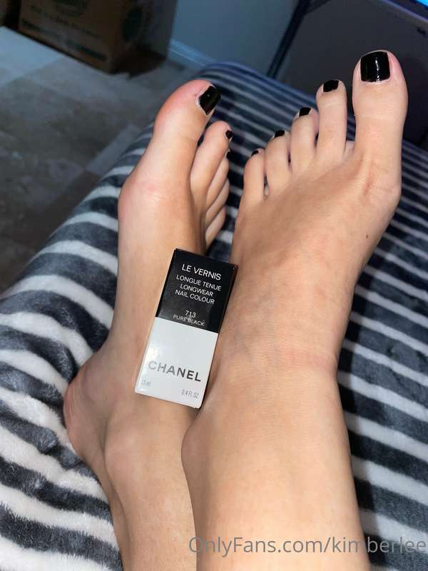 🖤 🦶 💅🏼
