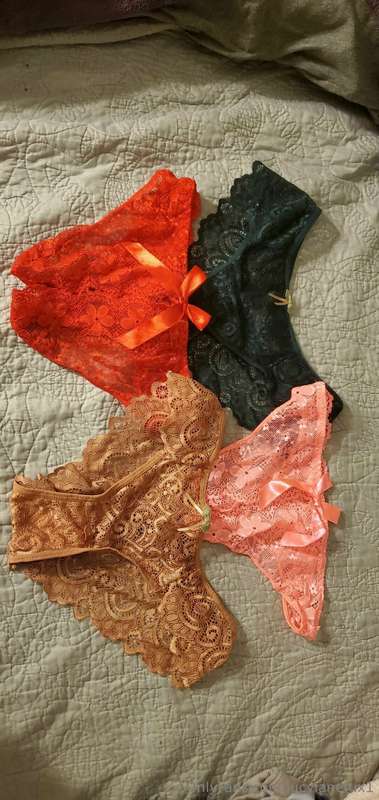 Selling more worn panties for the holidays! 💋 DM me for pric..