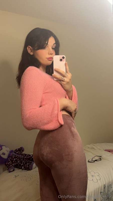 My ass is perfect to be spanked 🥵🍑