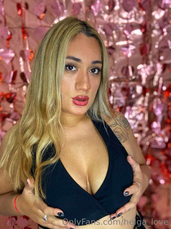🥵ONLINE NOW🥵
Daddy's girl loves all the attention🔥 @lola977 ..