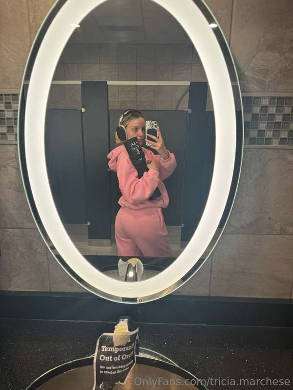 this 🍑 needs a good smack