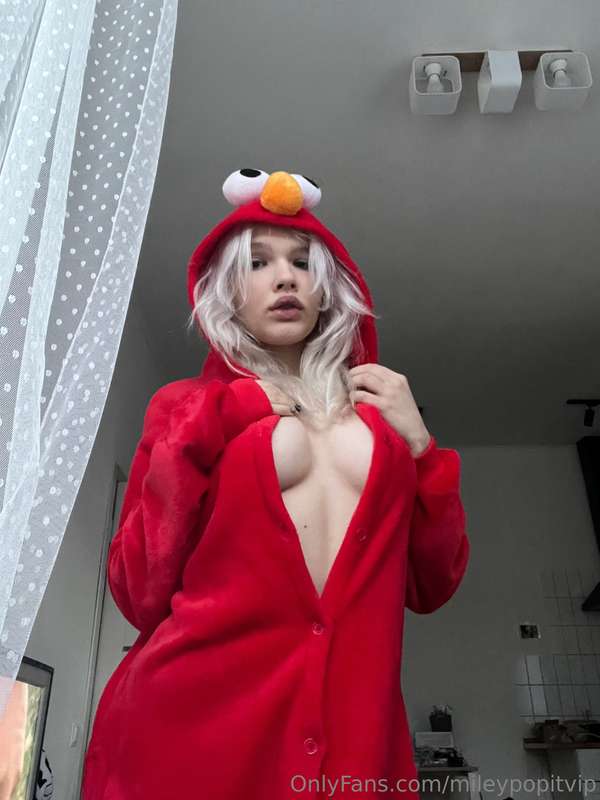 Do you like my new pajamas? or is it better without it?🐞