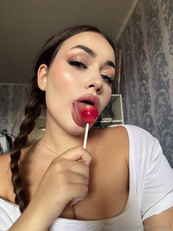 curvy_anyya
