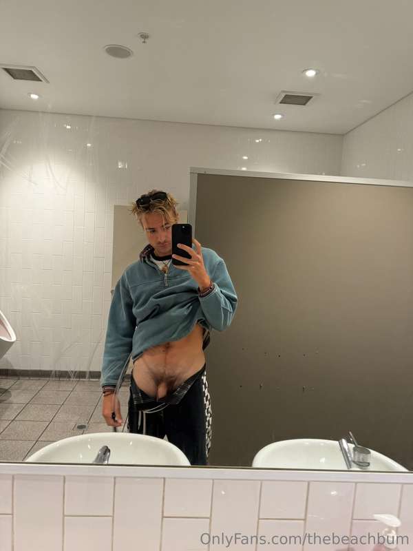 I can’t help it but the gym turns me onnnn haha anyone else?..
