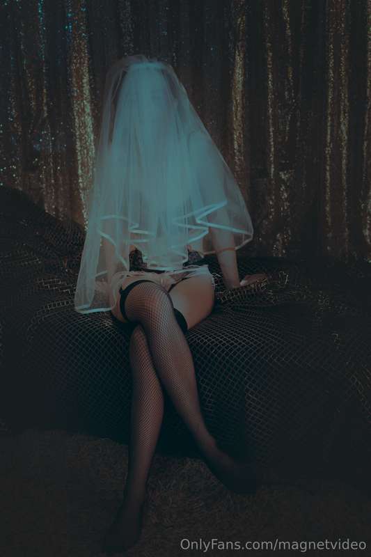 Having fun with @theserenamorgan, enjoy this spectral bride ..
