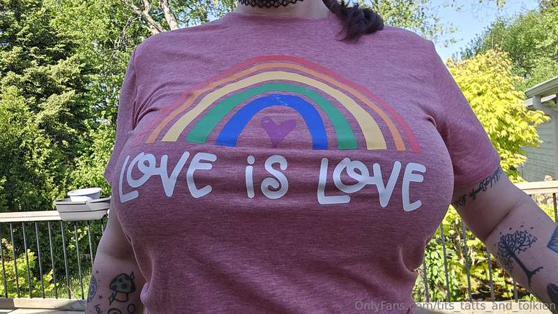 tits_tatts_and_tolkien